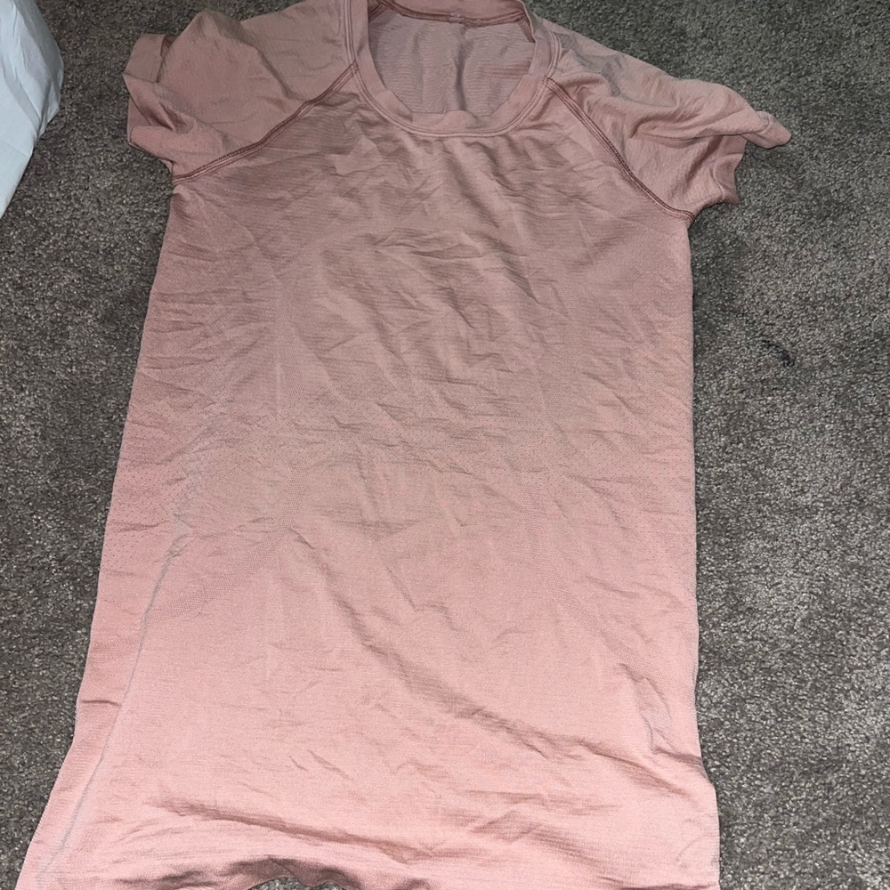 Lululemon Short Sleeve Swiftly Tech in Light Pink